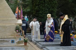 Panikhida solennelle en mémoire des soldats et officiers des Armées Blanches, organisée par l'Union des Descendants des Gallipoliens, concélébrée par Mgr Michel de Genève et Mgr Nestor de Chersonèse, le samedi 24 novembre 2018 à 15 heures au Cimetière Russe de Sainte-Geneviève-des-Bois.