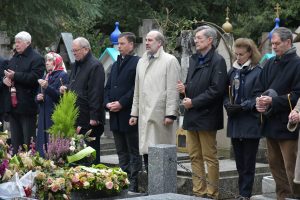 Panikhida solennelle en mémoire des soldats et officiers des Armées Blanches, organisée par l'Union des Descendants des Gallipoliens, concélébrée par Mgr Michel de Genève et Mgr Nestor de Chersonèse, le samedi 24 novembre 2018 à 15 heures au Cimetière Russe de Sainte-Geneviève-des-Bois.