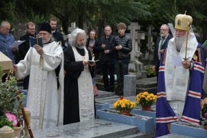 Panikhida solennelle en mémoire des soldats et officiers des Armées Blanches, organisée par l'Union des Descendants des Gallipoliens, concélébrée par Mgr Michel de Genève et Mgr Nestor de Chersonèse, le samedi 24 novembre 2018 à 15 heures au Cimetière Russe de Sainte-Geneviève-des-Bois.