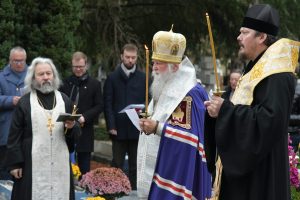 Panikhida solennelle en mémoire des soldats et officiers des Armées Blanches, organisée par l'Union des Descendants des Gallipoliens, concélébrée par Mgr Michel de Genève et Mgr Nestor de Chersonèse, le samedi 24 novembre 2018 à 15 heures au Cimetière Russe de Sainte-Geneviève-des-Bois.