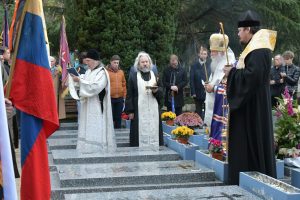 Panikhida solennelle en mémoire des soldats et officiers des Armées Blanches, organisée par l'Union des Descendants des Gallipoliens, concélébrée par Mgr Michel de Genève et Mgr Nestor de Chersonèse, le samedi 24 novembre 2018 à 15 heures au Cimetière Russe de Sainte-Geneviève-des-Bois.