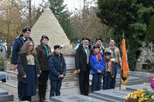 Panikhida solennelle en mémoire des soldats et officiers des Armées Blanches, organisée par l'Union des Descendants des Gallipoliens, concélébrée par Mgr Michel de Genève et Mgr Nestor de Chersonèse, le samedi 24 novembre 2018 à 15 heures au Cimetière Russe de Sainte-Geneviève-des-Bois.