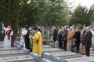 Panikhida solennelle en mémoire des soldats et officiers des Anrées Blanches en exil à Gallipoli, le samedi 25 novembre 2017 au Cimetière Russe de Sainte-Geneviève-des-Bois.