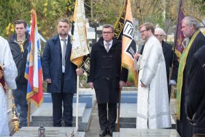 Panikhida solennelle en mémoire des soldats et officiers des Anrées Blanches en exil à Gallipoli, le samedi 25 novembre 2017 au Cimetière Russe de Sainte-Geneviève-des-Bois.