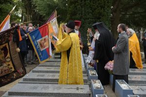 Panikhida solennelle en mémoire des soldats et officiers des Anrées Blanches en exil à Gallipoli, le samedi 25 novembre 2017 au Cimetière Russe de Sainte-Geneviève-des-Bois.