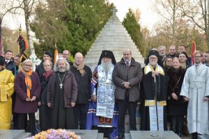 Panikhida solennelle en mémoire des soldats et officiers des Anrées Blanches en exil à Gallipoli, le samedi 25 novembre 2017 au Cimetière Russe de Sainte-Geneviève-des-Bois.