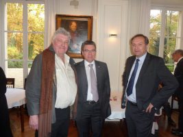 112_20141203_1952375774