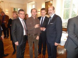 135_20141203_1087689657